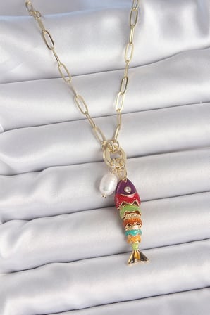 İnci Detaylı Zirkon Taşlı Rainbow Balık Figürlü Gold Renk Pirinç Kolye -1492