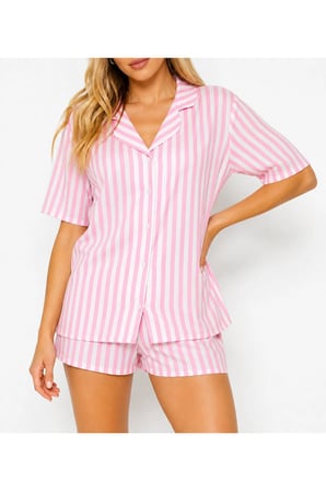Kadın Çizgili Şortlu Pijama Takımı Düğmeli Üst Bağcıklı Rahat Yazlık Ev Giyim