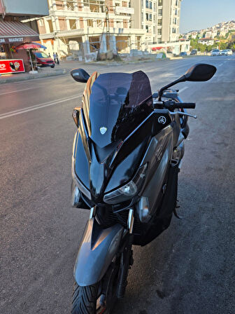 MOTOCAM Yamaha Xmax 250 Siperlik Ön Cam 2014-2017 Model 36cm Siyah Renkli 4mm SPORTİF