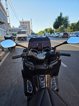 MOTOCAM Yamaha Xmax 250 Siperlik Ön Cam 2014-2017 Model 36cm Siyah Renkli 4mm SPORTİF