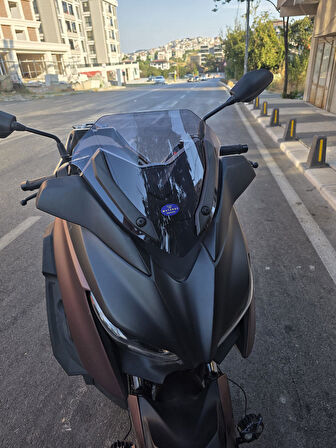 MOTOCAM Yamaha Xmax 250 Siperlik Ön Cam 2018-2022 Model 36cm Füme Renkli 4mm ORİJİNAL BOYLU