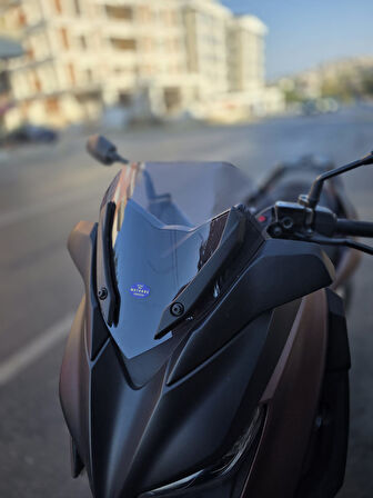 MOTOCAM Yamaha Xmax 250 Siperlik Ön Cam 2018-2022 Model 36cm Füme Renkli 4mm ORİJİNAL BOYLU