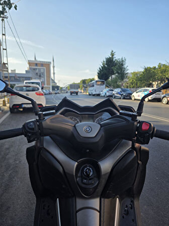 MOTOCAM Yamaha Xmax 250 Siperlik Ön Cam 2018-2022 Model 36cm Şeffaf Renkli 4mm ORİJİNAL BOYLU