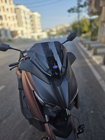 MOTOCAM Yamaha Xmax 250 Siperlik Ön Cam 2018-2022 Model 36cm Siyah Renkli 4mm ORİJİNAL BOYLU