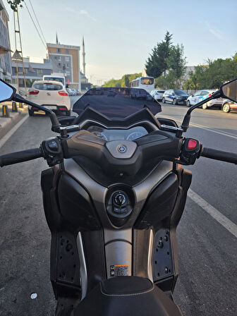 MOTOCAM Yamaha Xmax 250 Siperlik Ön Cam 2018-2022 Model 36cm Siyah Renkli 4mm ORİJİNAL BOYLU