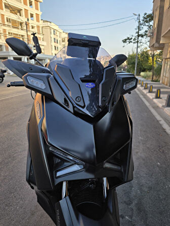 MOTOCAM Yamaha Xmax 250 Siperlik Ön Cam 2023-2025 Model 36cm Füme Renkli 4mm KISA SPOR CAM