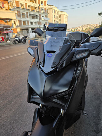 MOTOCAM Yamaha Xmax 250 Siperlik Ön Cam 2023-2025 Model 36cm Şeffaf Renkli 4mm KISA SPOR CAM