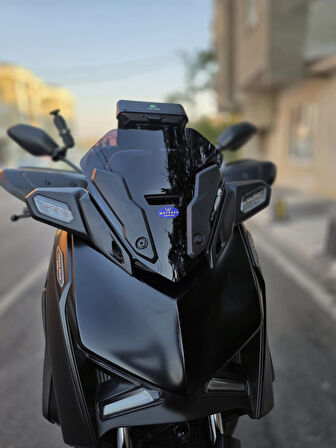 MOTOCAM Yamaha Xmax 250 Siperlik Ön Cam 2023-2025 Model 36cm Siyah Renkli 4mm KISA SPOR CAM