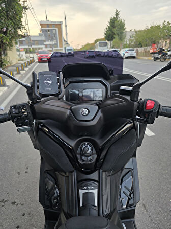 MOTOCAM Yamaha Xmax Techmax Siperlik Ön Cam 2025 Model 39cm Siyah Renkli 4mm Asansörlü