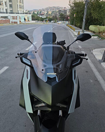 MOTOCAM Yamaha Xmax Techmax Siperlik Ön Cam 2025 Model 52cm Şeffaf Renkli 4mm Asansörlü