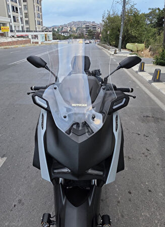 MOTOCAM Yamaha Xmax Techmax Siperlik Ön Cam 2025 Model 63cm Şeffaf Renkli 4mm Asansörlü