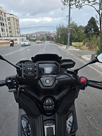 MOTOCAM Yamaha Xmax Techmax Siperlik Ön Cam 2025 Model 63cm Şeffaf Renkli 4mm Asansörlü