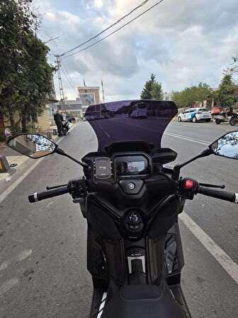 MOTOCAM Yamaha Xmax Techmax Siperlik Ön Cam 2025 Model 63cm Siyah Renkli 4mm Asansörlü