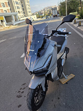 MOTOCAM Yuki Xway 125 Siperlik Ön Cam 2023-2025 Model 49cm Füme Renkli 4mm SPOR CAM