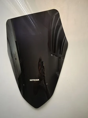 MOTOCAM Yamaha Nmax Ön Cam 2021-2024 Model 43cm Siyah Renkli 4mm SPORTİF