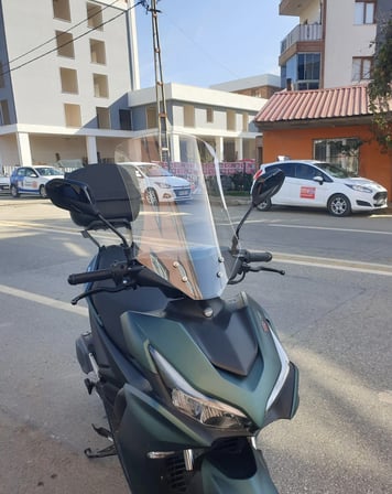 MOTOCAM Yamaha Mio Aerox 125 Ön Cam 2023-2026 Model 54cm Şeffaf Renkli 4mm