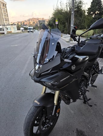 MOTOCAM Yamaha Tracer 9 GT Ön Cam 2025-2026 Model 37cm Füme Renkli 4mm SPORTİF