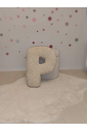 Peluş P Harfi yastık, dekoratif kırlent, krem rengi kuzu teddy kumaş, büyük boy
