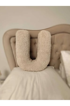 Peluş U Harf yastık, dekoratif kırlent,krem rengi, kuzu teddy kumaş, büyük boy