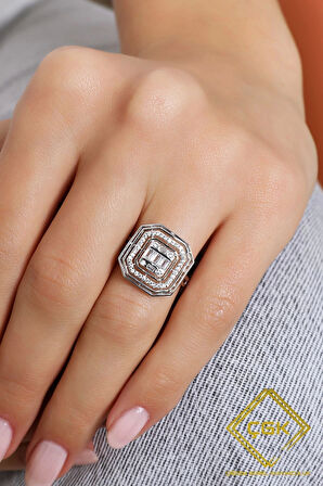 Sıralı Baget Taşlı Beyaz Altın Yüzük