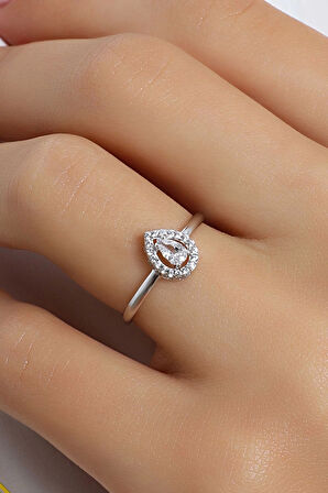 Beyaz Damla Taşlı Altın Yüzük