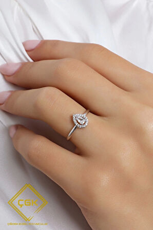 Beyaz Damla Taşlı Altın Yüzük