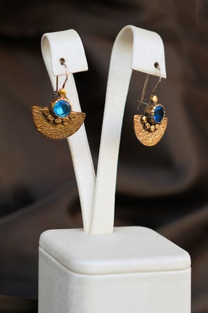 Zirkon Taşlı Küpe