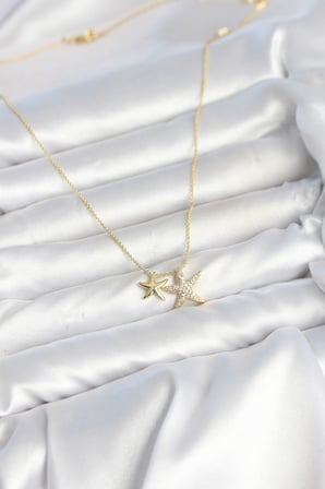 hediyelik Pirinç Gold Renk Minimal Yıldız Model Kadın Kolye