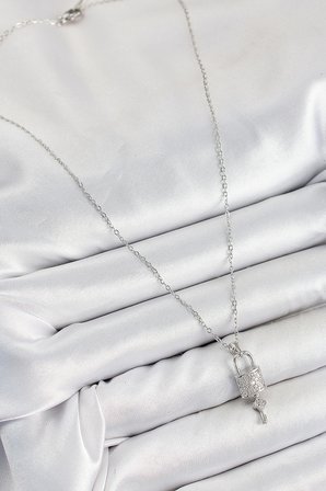 hediyelik 316L Çelik Zirkon Taşlı Kilit Ve Sallantılı Anahtar Model Gümüş Renk Kadın Kolye