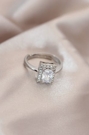 hediyelik Ayarlamalı Silver Renk Metal Zirkon ve Kristal Taşlı Dikdörtgen Model Yüzük