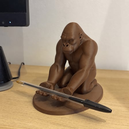 hediyelik 3D Baskı Goril Telefon Tutucu - Kaslı Goril Masaüstü Telefon Standı-Kahverengi