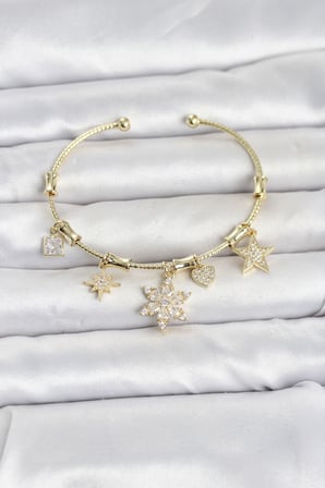 hediyelik Pirinç Gold Renk Lotus Detay Charmlı Kadın Bileklik