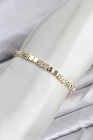 hediyelik CM Kare Model Zirkon Taşlı VIP Seri Gold Renk Pirinç Kadın Bileklik