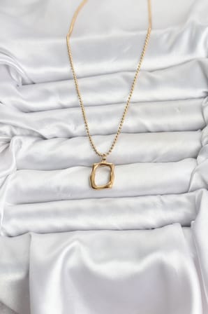 hediyelik 316L Çelik Zincir Gold Renk Model Kadın Kolye