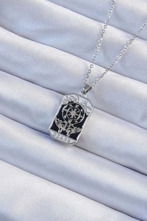 hediyelik 316L Çelik Zincir Gümüş Renk İşlemeli Siyah Mineli Tarot Kolye