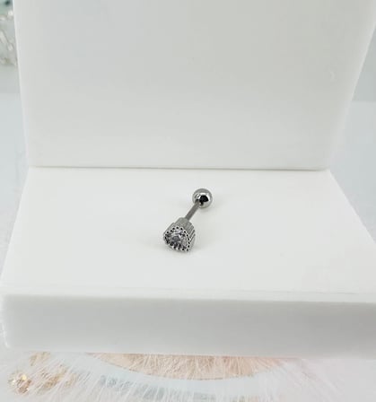 hediyelik Rodyum Zirkon Taşlı Uç Kısmı : Pirinç Kıkırdak Bar Uzunluğu : 6 Mm / Bar Kalınlığı 0.8 Mm / Top Boyu 3 Mm - Pt0029