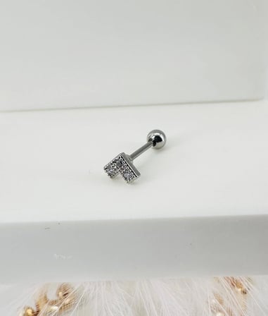 hediyelik Rodyum Zirkon Taşlı Uç Kısmı : Pirinç Kıkırdak Bar Uzunluğu : 6 Mm / Bar Kalınlığı 0.8 Mm / Top Boyu 3 Mm - Pt0008