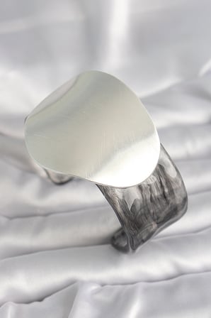 hediyelik Siyah Mermer Desen Akrilik Pilastik Gümüş Plaka Model Vintage Kadın Bilezik