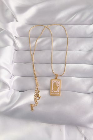 hediyelik 316L Çelik Gold Renk Pembe Mineli El Figür Tarot Kolye