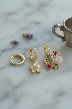 hediyelik 3 lü Set Gold Renk Çiçek Model Küpe