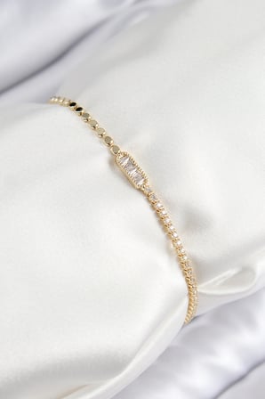 hediyelik Pirinç Zirkon Taşlı Dikdörtgen Model Ezme Zincir Gold Renk Kadın Bileklik