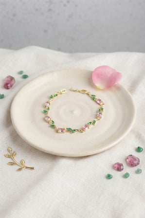 hediyelik Pirinç Gold Renk Pembe Zirkon Taşlı Çiçek Model Kadın Bileklik