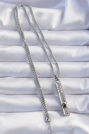 hediyelik Acil Durum Düdüğü 316L Çelik Kararma Yapmaz Yüksek Desibel Kolye Unisex