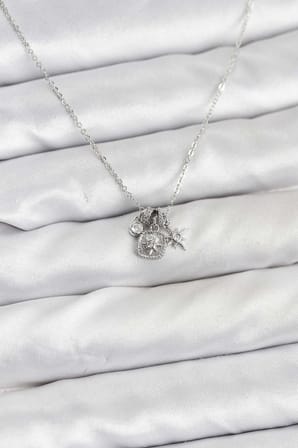 hediyelik Pirinç Gümüş Renk Minimal Charmlı Kadın Kolye