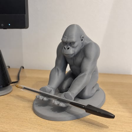 hediyelik 3D Baskı Goril Telefon Tutucu - Kaslı Goril Masaüstü Telefon Standı-Gri