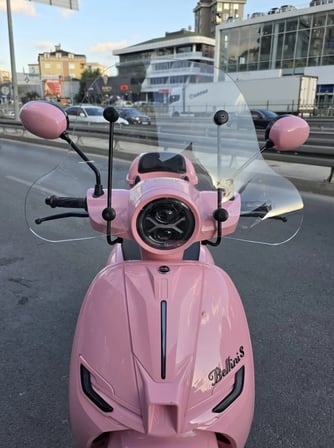 MOTOCAM Yuki Bellini 125 Ön Cam 2024-2026 Model 44cm Şeffaf Renkli 4mm