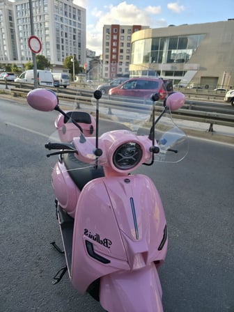 MOTOCAM Yuki Bellini 125 Ön Cam 2024-2026 Model 44cm Şeffaf Renkli 4mm