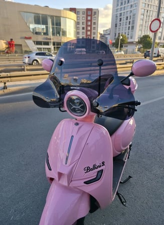 MOTOCAM Yuki Bellini 125 Ön Cam 2024-2026 Model 44cm Siyah Renkli 4mm