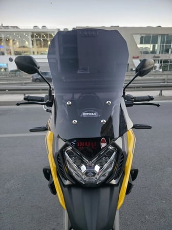 MOTOCAM Yuki KPT 250 Ön Cam 2025-2026 Model 54cm Siyah Renkli 4mm