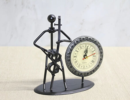 Metal Saatli Keman Çalan Müzisyen Alk4333